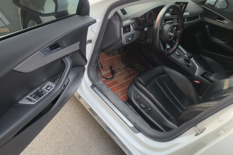 奥迪A4L 2019款 40 TFSI 进取型 国VI中控内饰20