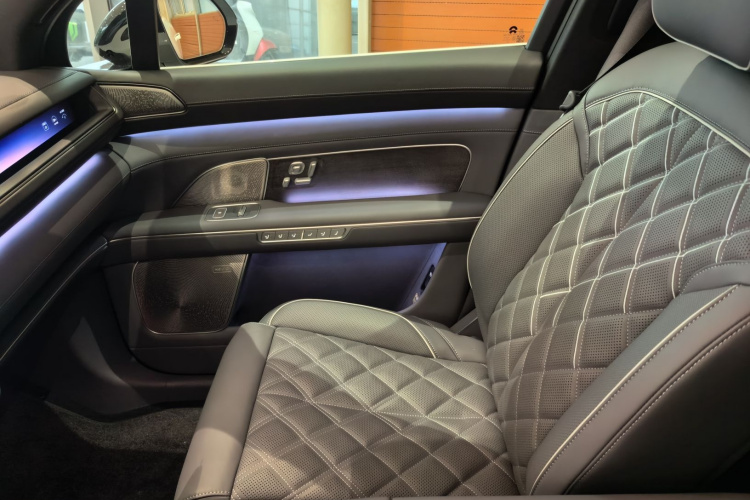 蔚来ES8 2026款 七座行政豪华版中控内饰7005