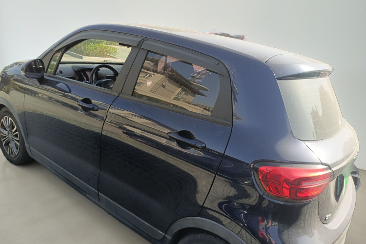 零跑汽车 零跑T03 2021款 400轻享版 三元锂车身外观5