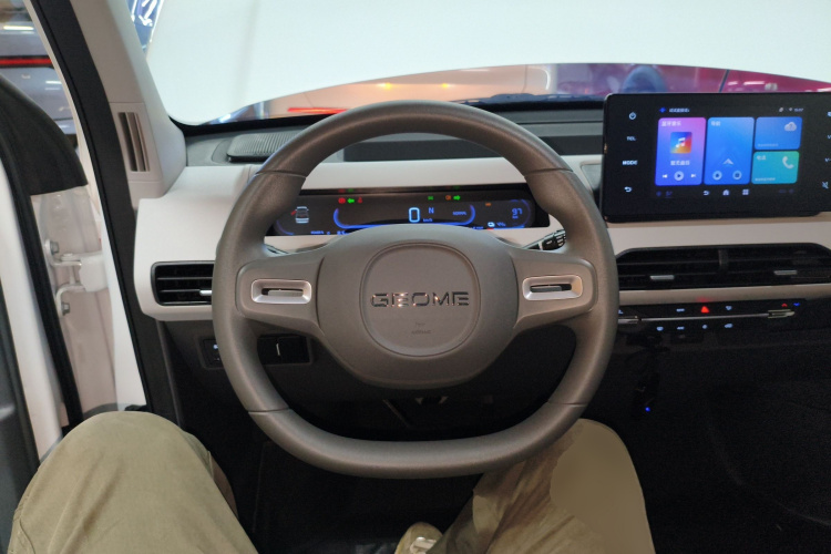 吉利银河 2024款 熊猫mini 200km 耐力熊中控内饰13