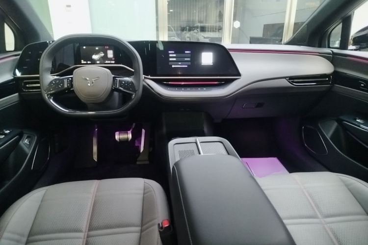 红旗EH7 2024款 690 Pro荣耀版中控内饰12