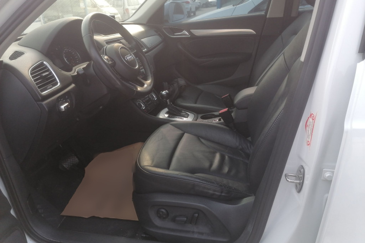 奥迪Q3 2015款 35 TFSI quattro 技术型中控内饰19