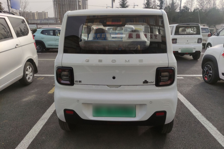 吉利银河 2024款 熊猫mini 200km 耐力熊车身外观6