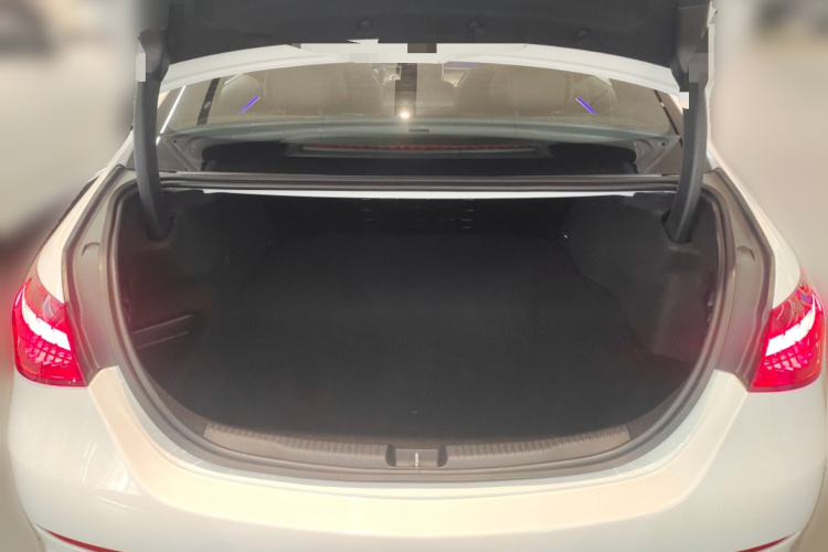 奔驰C级新能源 2024款 C 350 eL中控内饰23