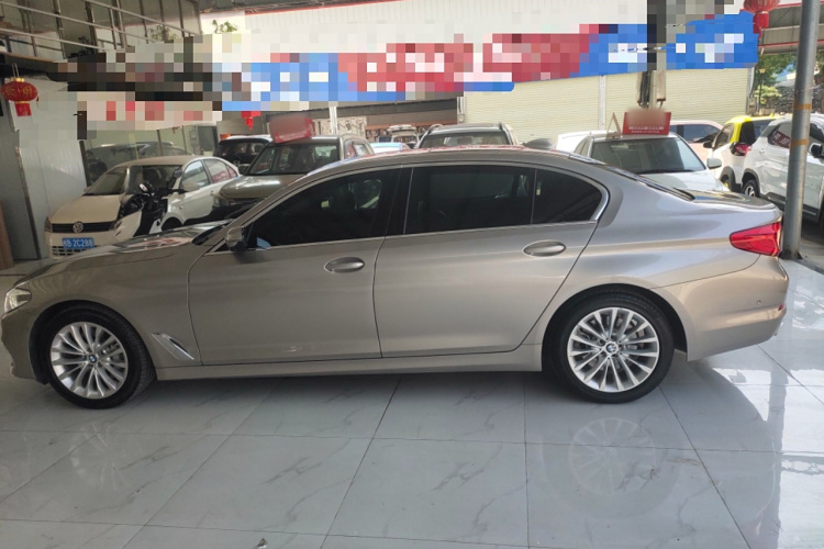 宝马5系 2020款 530Li 尊享型 豪华套装车身外观4