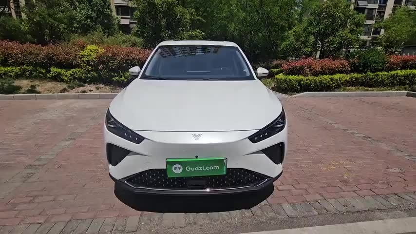 哪吒汽车 哪吒L 2024款 增程 310 闪充PRO版实拍1