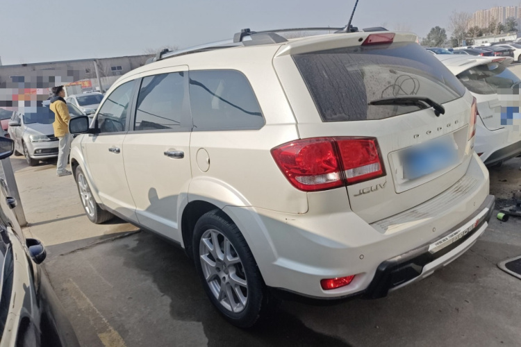 道奇 酷威 2013款 2.4L 两驱尊尚版车身外观4