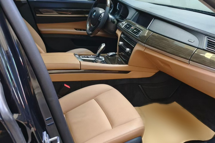 宝马7系 2014款 730Li 臻享型中控内饰7004