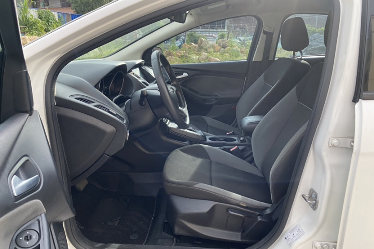 福特 福克斯 2012款 两厢 1.6L 自动舒适型中控内饰7002