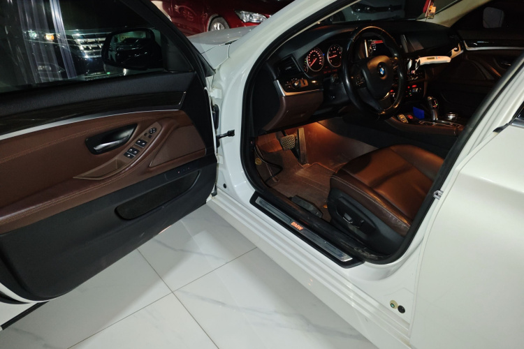 宝马5系 2014款 525Li 豪华设计套装中控内饰20