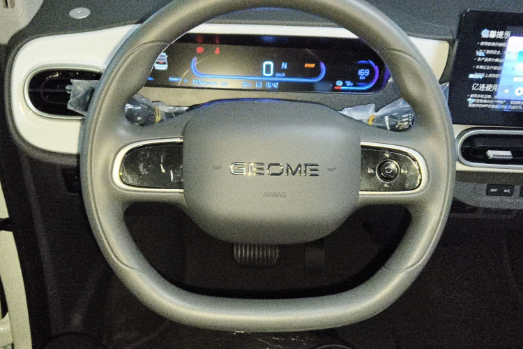 吉利银河 熊猫 2025款 210km 元气熊中控内饰13