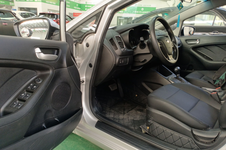 起亚K3 2013款 1.6L 自动GL中控内饰20