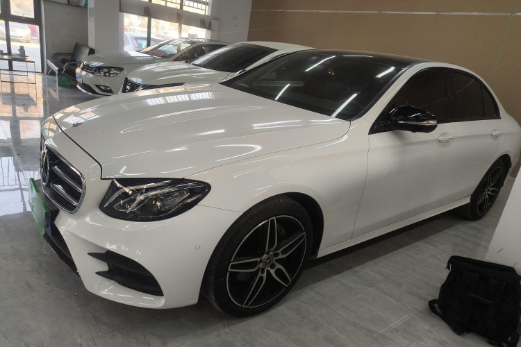 奔驰E级 2017款 改款 E 300 运动型车身外观4