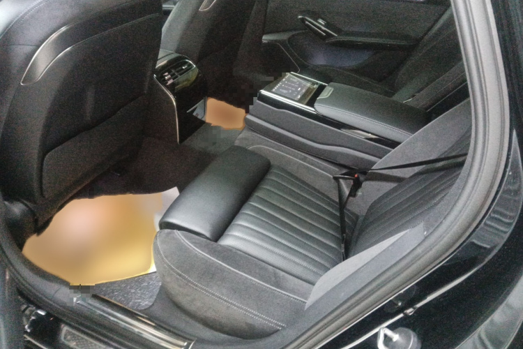 红旗H9 2024款 2.0T 旗畅 私享风尚版中控内饰7004