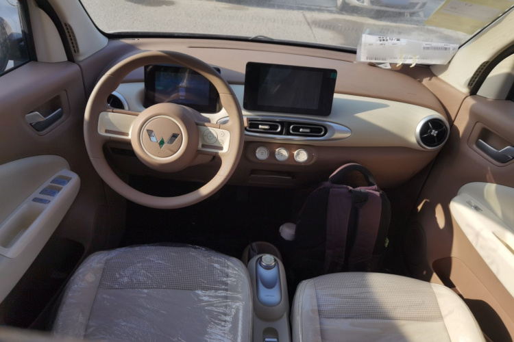 五菱汽车 宏光MINIEV 2025款 四门版 臻享+款中控内饰12