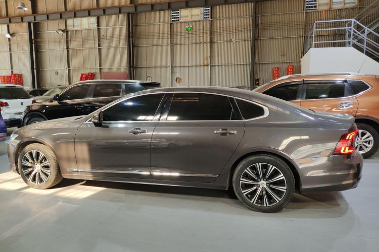 沃尔沃S90 2021款 B5 智逸豪华版车身外观4