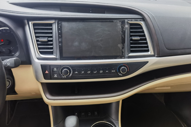 丰田 汉兰达 2021款 2.0T 四驱精英版 7座局部细节16