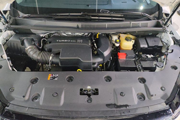 别克GL8 2025款 陆尊 尊享版机舱底盘24