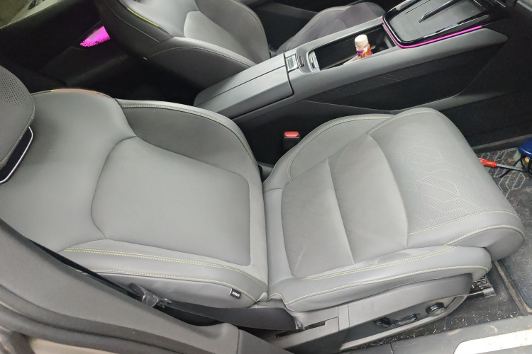 领克08 EM-P 2023款 120km 长续航Halo局部细节41