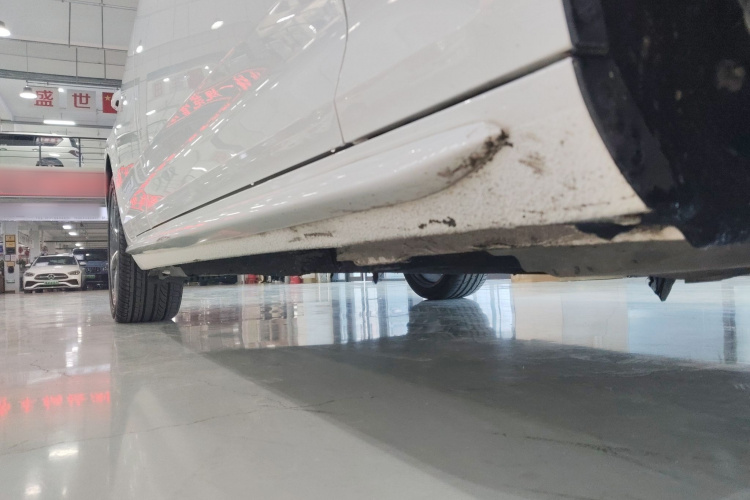 奥迪A4L 2018款 30周年年型 40 TFSI 时尚型局部细节9001