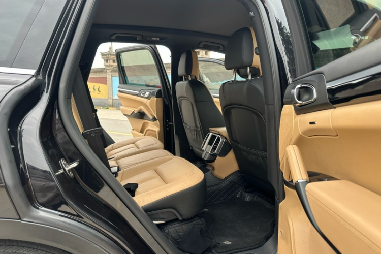 保时捷 2015款 Cayenne 3.0T中控内饰7012