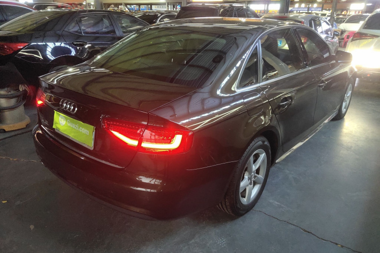 奥迪A4L 2015款 35 TFSI 自动标准型车身外观7