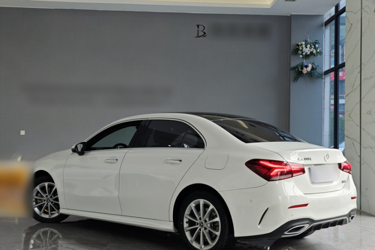 奔驰A级 2022款 改款 A 200 L 运动轿车时尚型车身外观6003