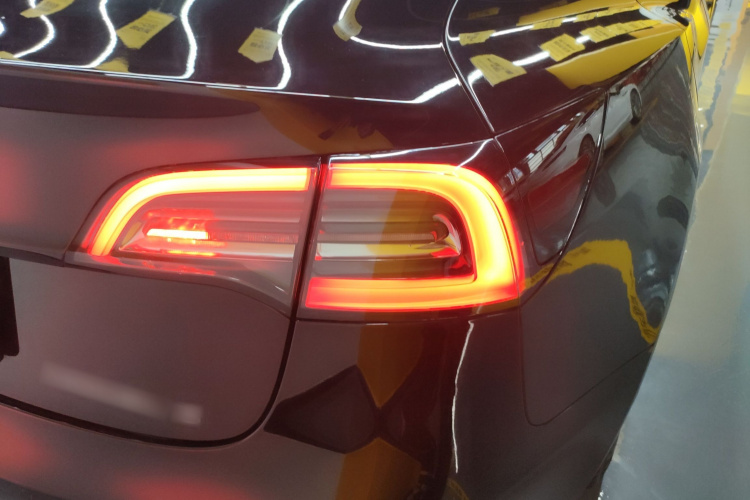 特斯拉 Model 3 2021款 标准续航后驱升级版 3D6车身外观9