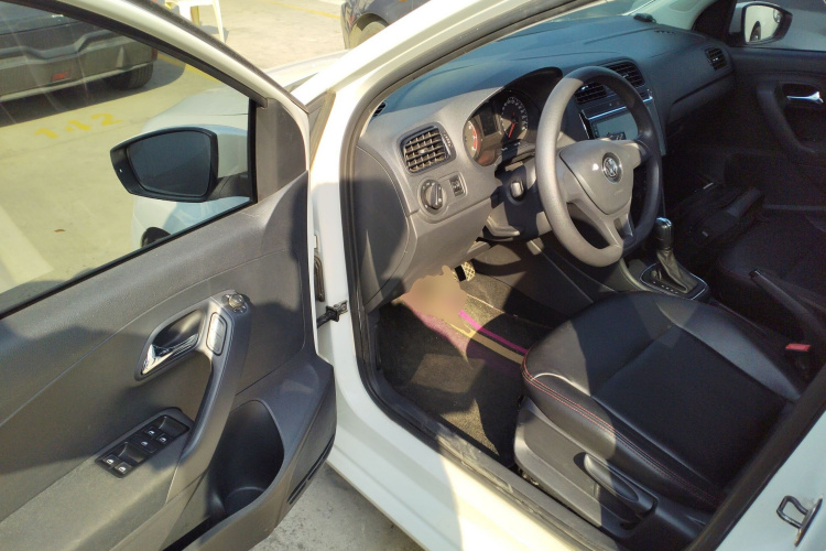 大众 Polo 2016款 1.4L 自动风尚型中控内饰20