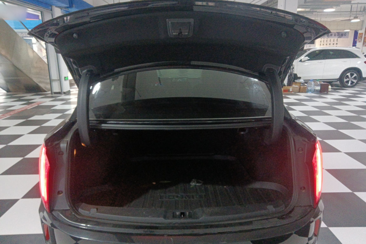 红旗E-QM5 2022款 431km 充电乐享版机舱底盘23