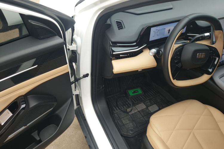 吉利银河 银河L6 2023款 125km 星舰中控内饰20