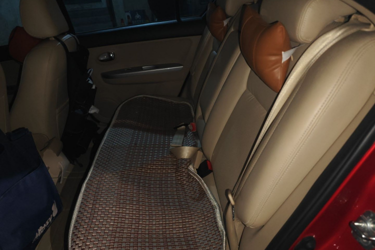 长城C30 2013款 1.5L CVT豪华型中控内饰21