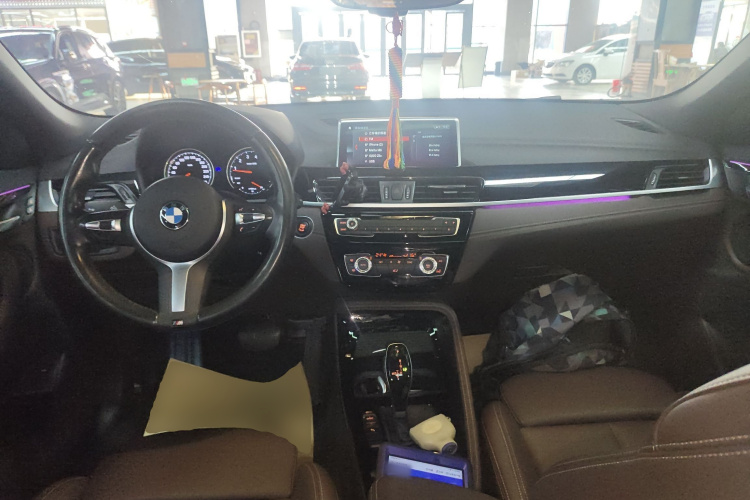 宝马X2 2020款 sDrive25i 领先型M运动套装中控内饰12