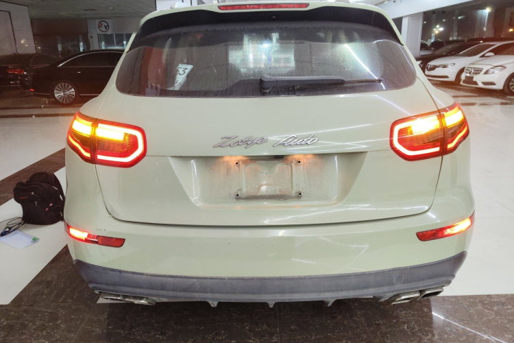 众泰SR9 2017款 2.0T 手动极致之光版车身外观6