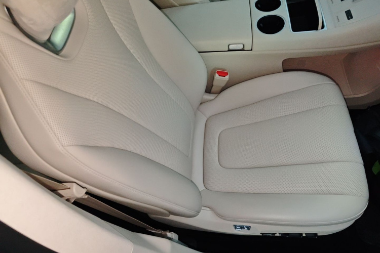 鸿蒙智行 智界R7 2025款 增程 251km Max局部细节41