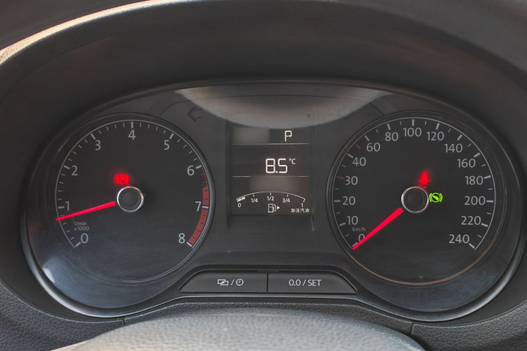 大众 Polo 2016款 1.4L 自动风尚型中控内饰7002