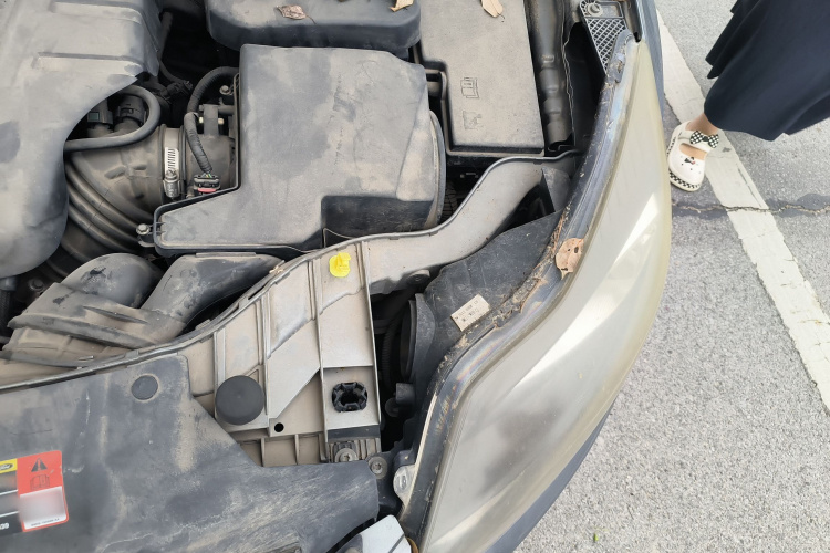 福特 福克斯 2012款 两厢 2.0L 手动豪华运动型局部细节9007