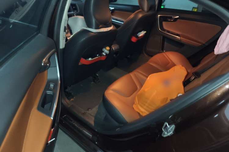 沃尔沃S60 2017款 S60L T3 智进版中控内饰21