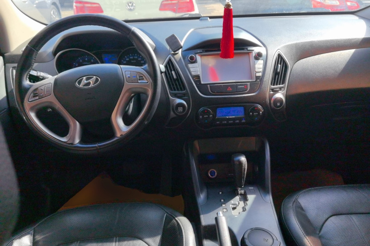 北京现代ix35 2013款 2.0L 自动两驱智能型GLS 国IV中控内饰12
