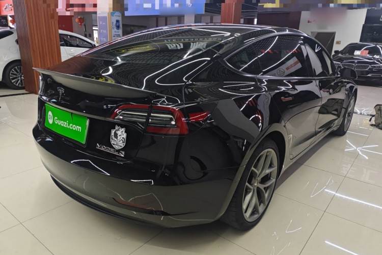 特斯拉 Model 3 2021款 Performance高性能全轮驱动版车身外观7