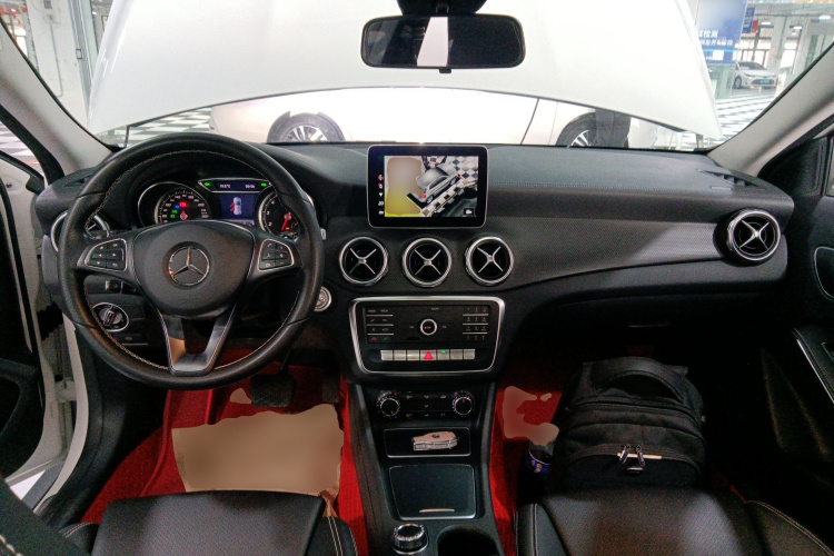 奔驰GLA 2018款 GLA 200 时尚型中控内饰12