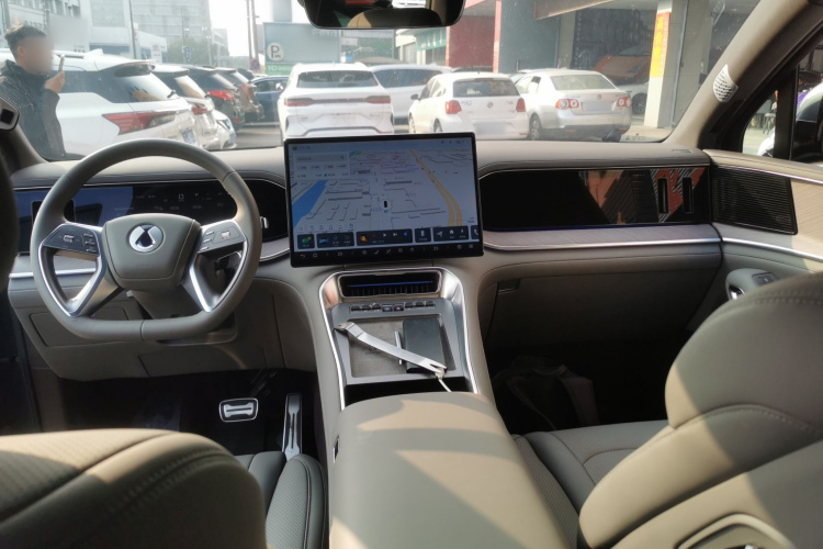 腾势N9 2025款 尊荣型中控内饰7002