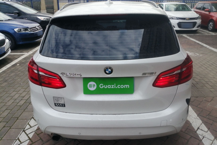 宝马2系旅行车 2016款 218i 时尚型车身外观6