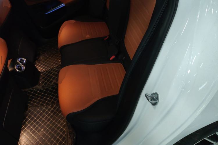 奔驰C级 2023款 改款 C 260 L 运动版中控内饰21