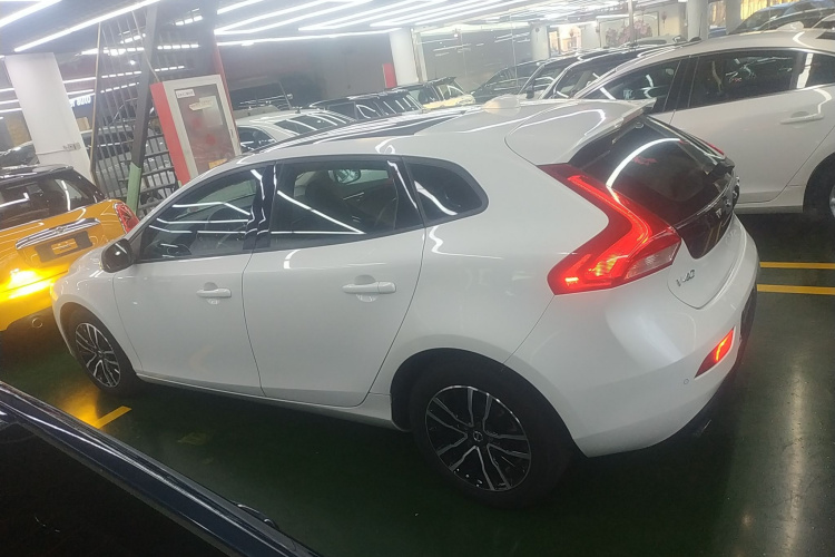 沃尔沃V40 2017款 T3 智逸版车身外观4