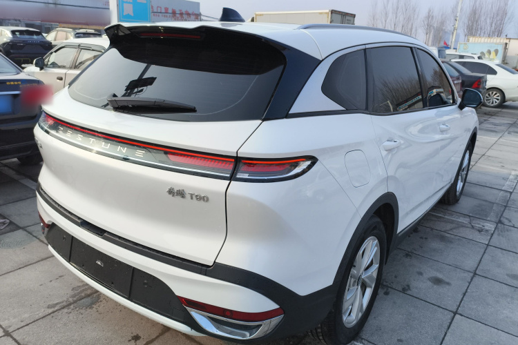 奔腾T90 2023款 1.5T DCT 自动豪华型车身外观7