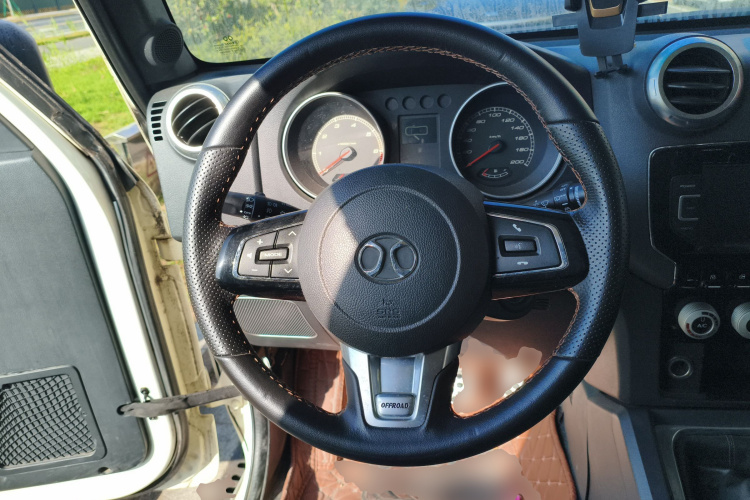 北京越野 北京BJ40 2016款 2.0T 手动两驱尊贵版局部细节13