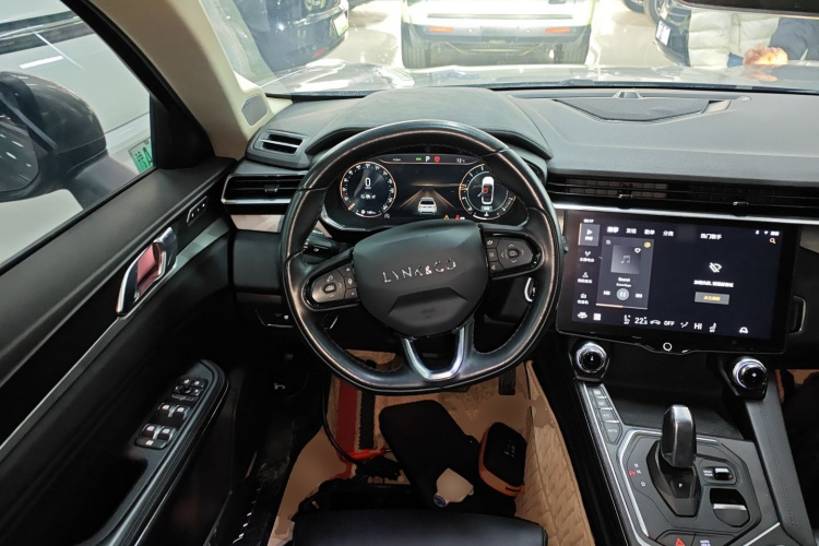 领克01 2021款 2.0TD 两驱型Pro中控内饰13