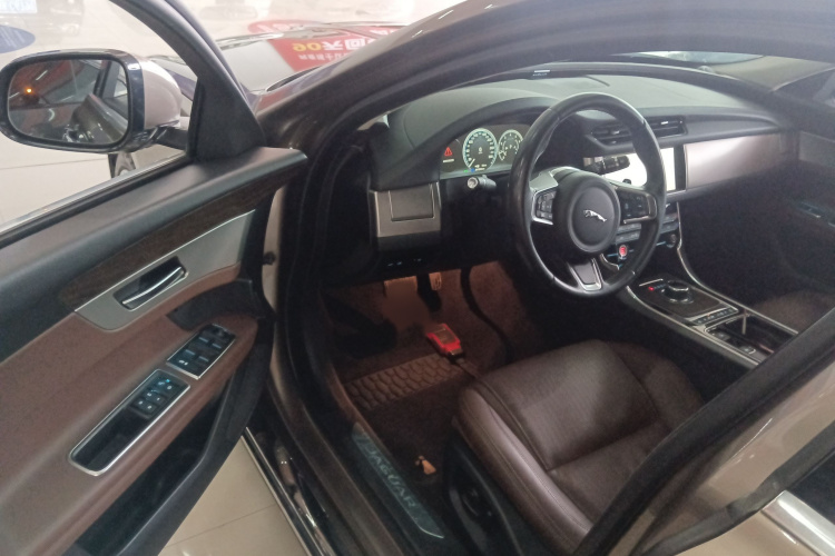 捷豹XFL 2019款 XFL 2.0T 250PS 四驱尊享版中控内饰7003