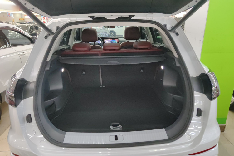 红旗HS5 2023款 2.0T 旗享Pro版机舱底盘23